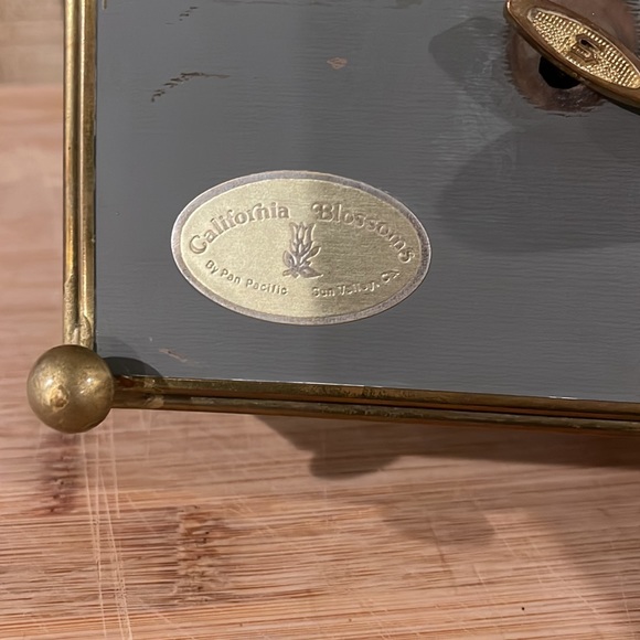 Vintage Brass and glass with pressed flowers trinket box/music box - Picture 6 of 10